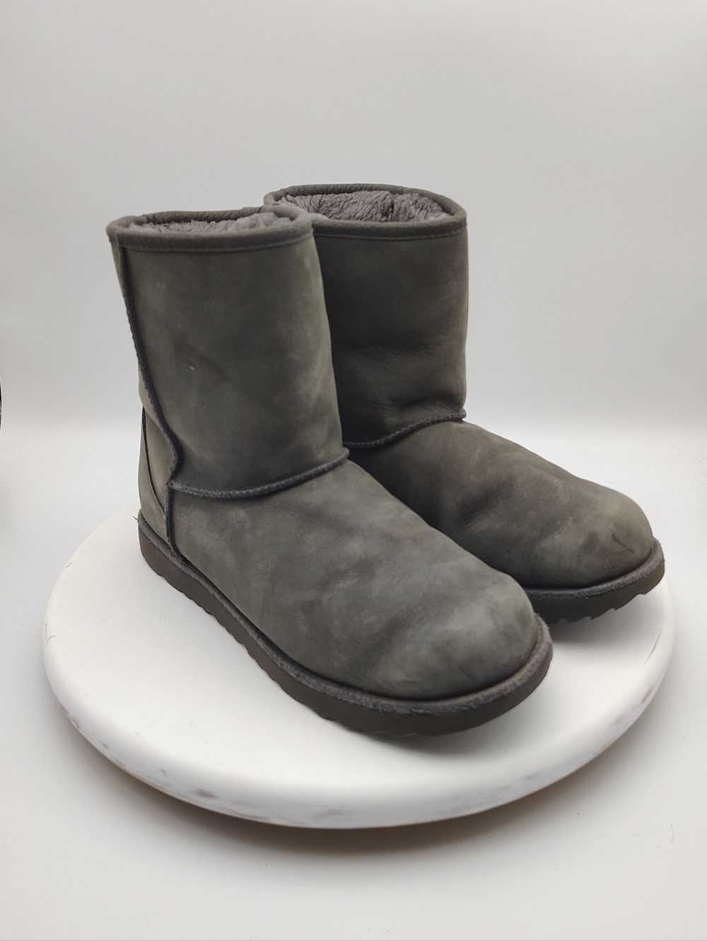UGG Classic Short Shearling Lined Boots in Gray Size Womans 6